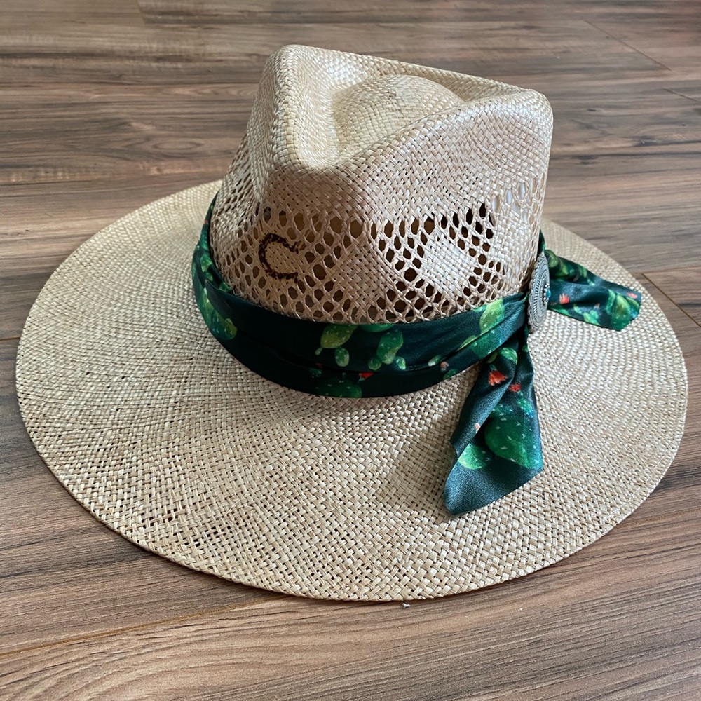 Medium Charlie 1 Horse Mojave Hat
